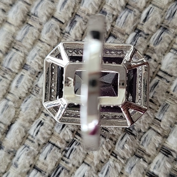 Ring - Picture 5 of 6